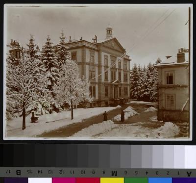 Hôpital cantonal: Façade et cour nord avec dépendances.
