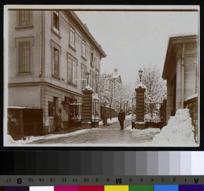 Hôpital cantonal: façades est et nord avec portail principal.