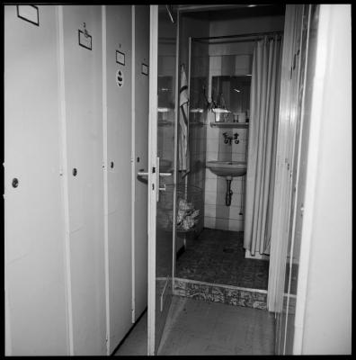 Hôpital cantonal: service d'anesthésie, bureau des anesthésistes, commodités.