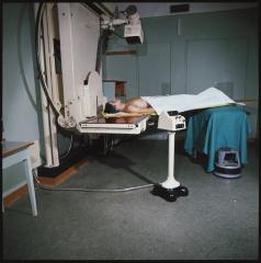 Hôpital cantonal: service de radiologie, salle de tomographie.