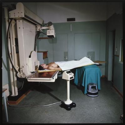 Hôpital cantonal: service de radiologie, salle de tomographie.