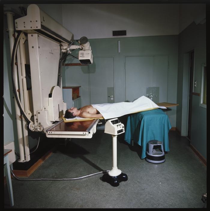 Hôpital cantonal: service de radiologie, salle de tomographie.