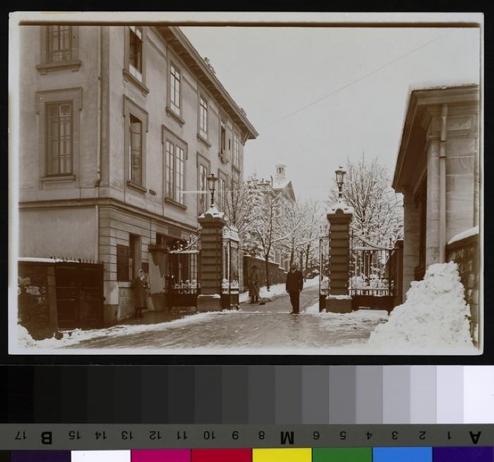 Hôpital cantonal: façades est et nord avec portail principal.