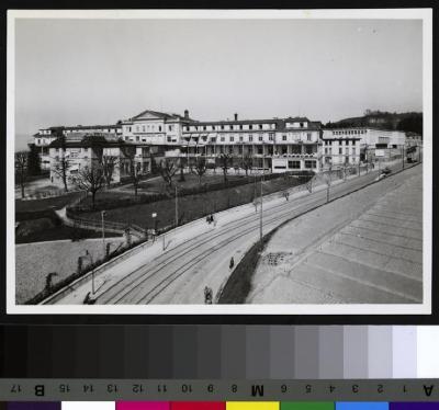 Hôpital cantonal: façade sud. Au fond, à gauche, l'institut de pathologie.