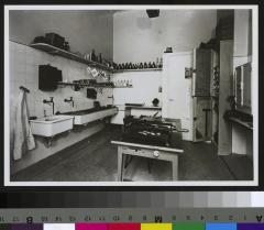 Hôpital cantonal: service de radiologie, laboratoire de photographie.