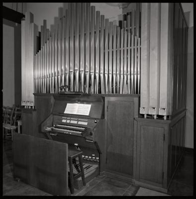 Chapelle de l'hôpital cantonal attenante à l'institut d'anatomie pathologique: intérieur, l'orgue.