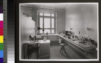 Laboratoire de recherche à l'Institut d'hygiène et de bactériologie, actuel Institut de microbiologie.