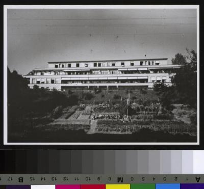 Hôpital Sandoz: façade sud.