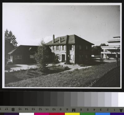 Pavillon Bourget: façade nord. A l'arrière à droite, l'hôpital Sandoz (?).