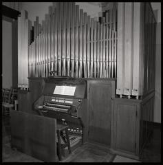 Chapelle de l'hôpital cantonal attenante à l'institut d'anatomie pathologique: intérieur, l'orgue.