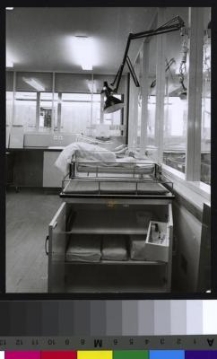 Pavillon des prématurés: salle des couveuses.