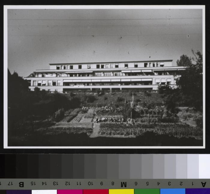 Hôpital Sandoz: façade sud.