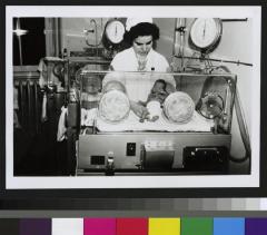 Clinique infantile: salle des couveuses.