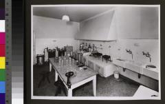 Laboratoire pour la préparation des milieux de cultures du Laboratoire de l'Institut d'hygiène et de bactériologie, actuel Institut de microbiologie.