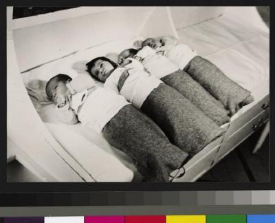 Maternité: nurserie/pouponnière.