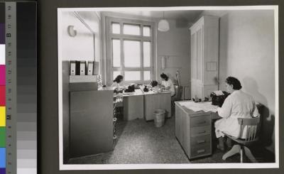 Secrétariat de l'Institut d'hygiène et de bactériologie, actuel Institut de microbiologie.