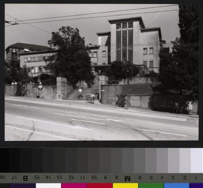 Hôpital Nestlé: façade principale ouest.