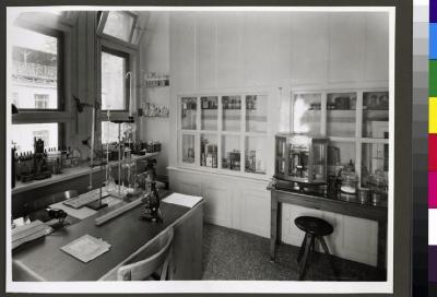 Laboratoire de l'Institut d'hygiène et de bactériologie, actuel Institut de microbiologie.