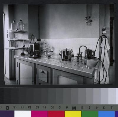 Laboratoire de l'Institut d'hygiène et de bactériologie, actuel Institut de microbiologie.