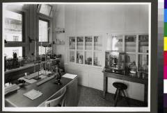Laboratoire de l'Institut d'hygiène et de bactériologie, actuel Institut de microbiologie.