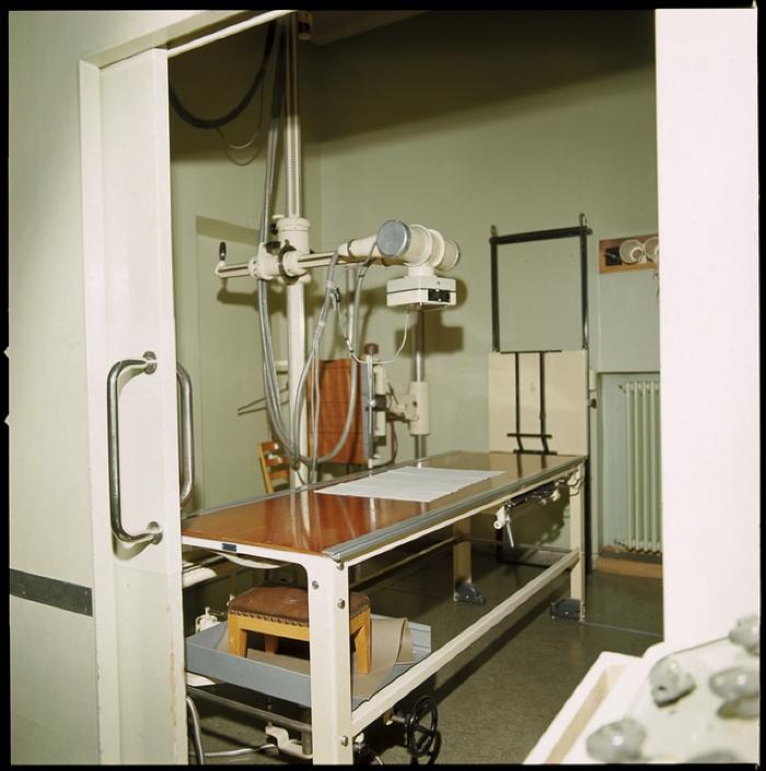 Appareil de radiologie: identification incertaine.