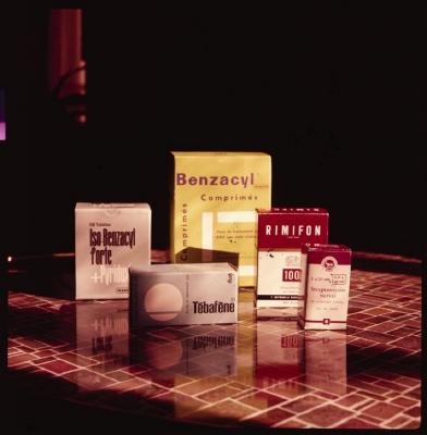 Santé publique: lutte contre la tuberculose, médicament.