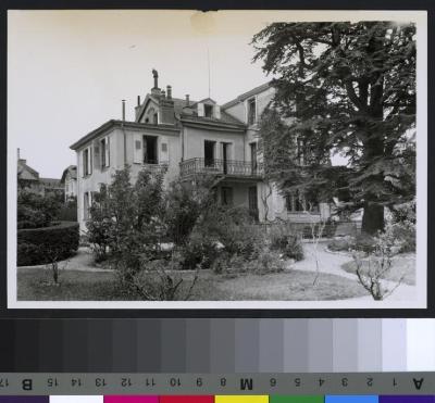 Immeuble Mont-Paisible n°20 qui servit pour le logement du personnel du CHUV, comme bâtiment administratif et qui abrite, actuellement, la garderie du CHUV.