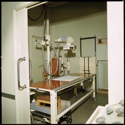 Appareil de radiologie: identification incertaine.