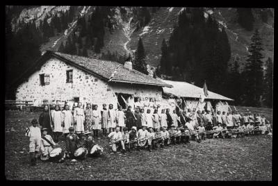 Santé publique: lutte contre la tuberculose (LVT), colonie de vacances à Solalex (Gryon).