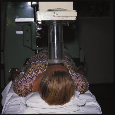 Appareil de radiologie: bombe Cobalt avec patient.