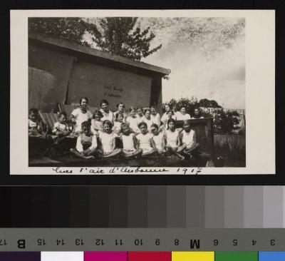 Aubonne: enfants faisant une cure d'air.