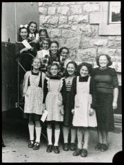Portrait collectif de jeunes filles dans le cadre de la LVT.
