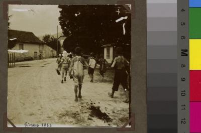 Coinsins: enfants participant à l'école au soleil.
