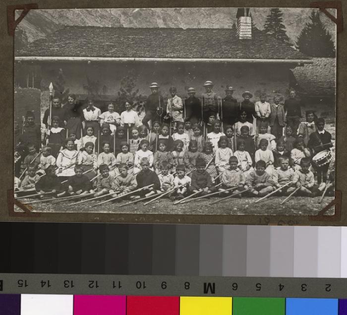 Solalex (colonie de vacances de la section de Bex): enfants posant.