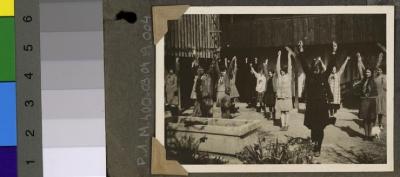 La Clairière, préventorium pour jeunes filles: pensionnaires faisant de la gymnastique.