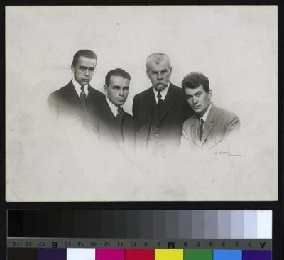 Portrait du Professeur Maurice Arthus avec ses collaborateurs. A sa droite, ses enfants André et Henri Arthus, à sa gauche le Dr Metkovich, assistant de Belgrade.