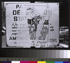 Affichage sauvage à la faculté de médecine (école de médecine Bugnon 9) contre le numerus clausus: affiche.