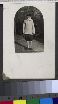 La Clairière, préventorium pour jeunes filles: pensionnaires posant.