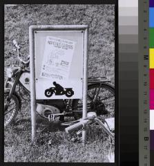 Affichage sauvage à la faculté de médecine (école de médecine Bugnon 9) contre le numerus clausus: affiche.