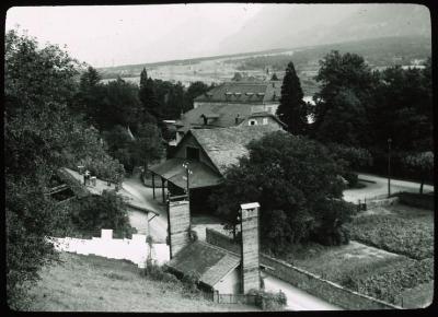 Vue d'ensemble sur les bâtiments du centre de soins de Lavey-les-Bains.