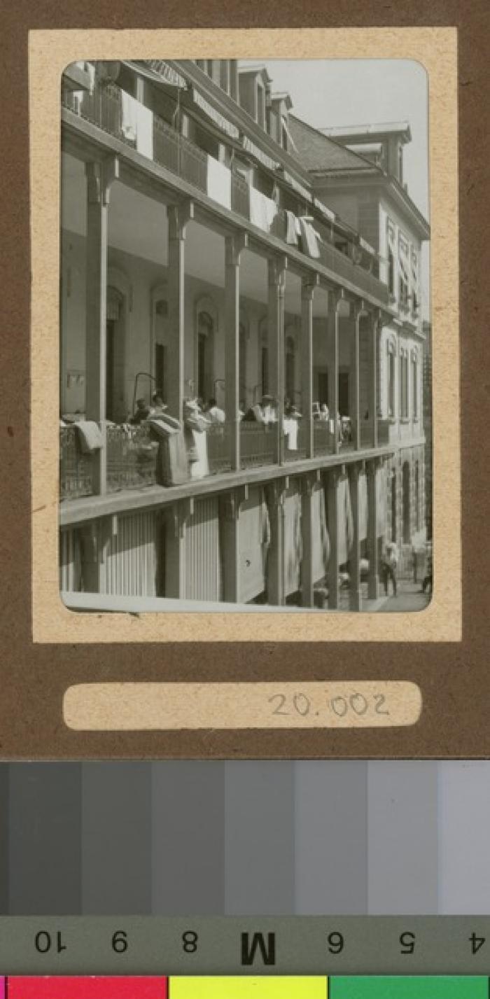 Balcons de l'hôpital cantonal à la rue du Bugnon.