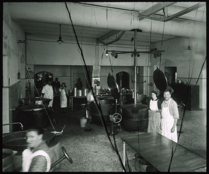 Asile de Cery, vue de la nouvelle cuisine.