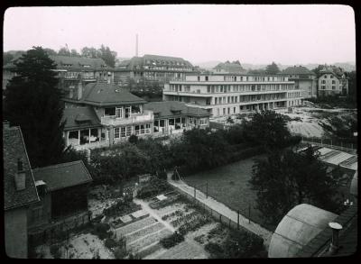 Vue générale sur la maternité, l'hôpital orthopédique, le pavillon Bourget et l'hôpital Sandoz, 1931.
