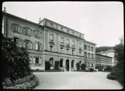 Entrée principale de l'Asile de Cery.