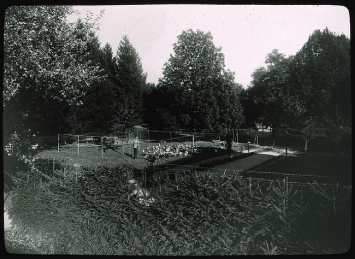 Asile La Rosière à Gimel. Vue sur la bassecour.