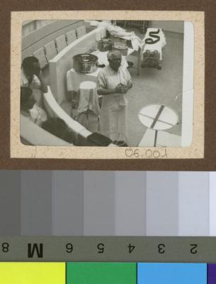 Le Dr. César Roux donnant un cours dans l'auditoire de médecine.