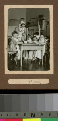 Repas d'enfants hospitalisés.