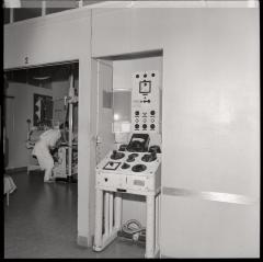 Service de radiologie: division de radiodiagnostic, salle d'examen.