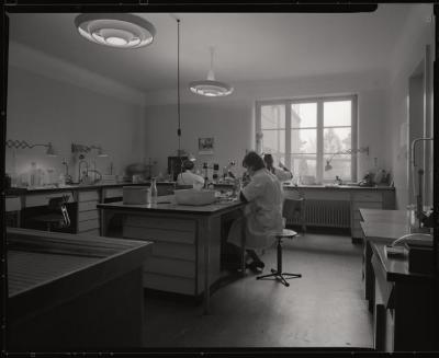 Bâtiment des laboratoires (rue du Bugnon 27): laboratoire central.