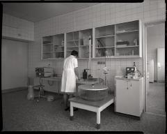 Bâtiment des laboratoires (rue du Bugnon 27): laboratoire central.